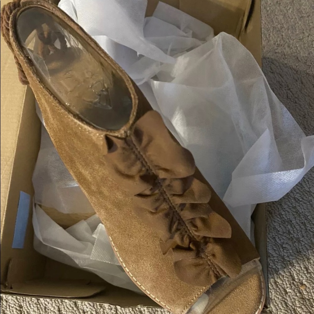 Tom’s Elba Suede Bootie size 9 amber colour